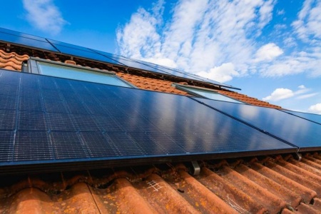 Installer des panneaux solaires, quels avantages pour votre maison ?